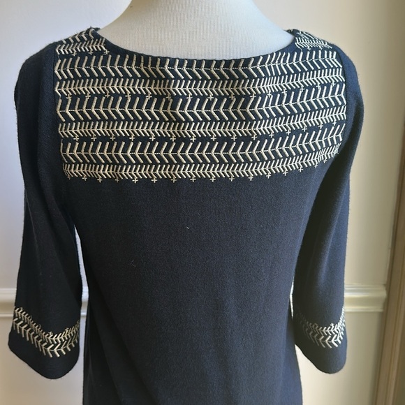 THML Navy White Embroidered Knit Dress Lined Medium EUC - Picture 7 of 9